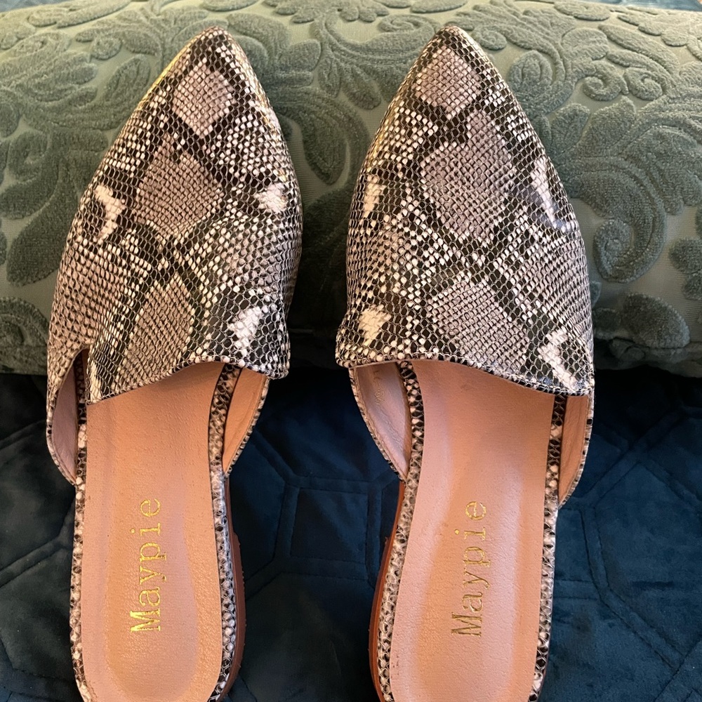 Maypie snakeskin mules size 9